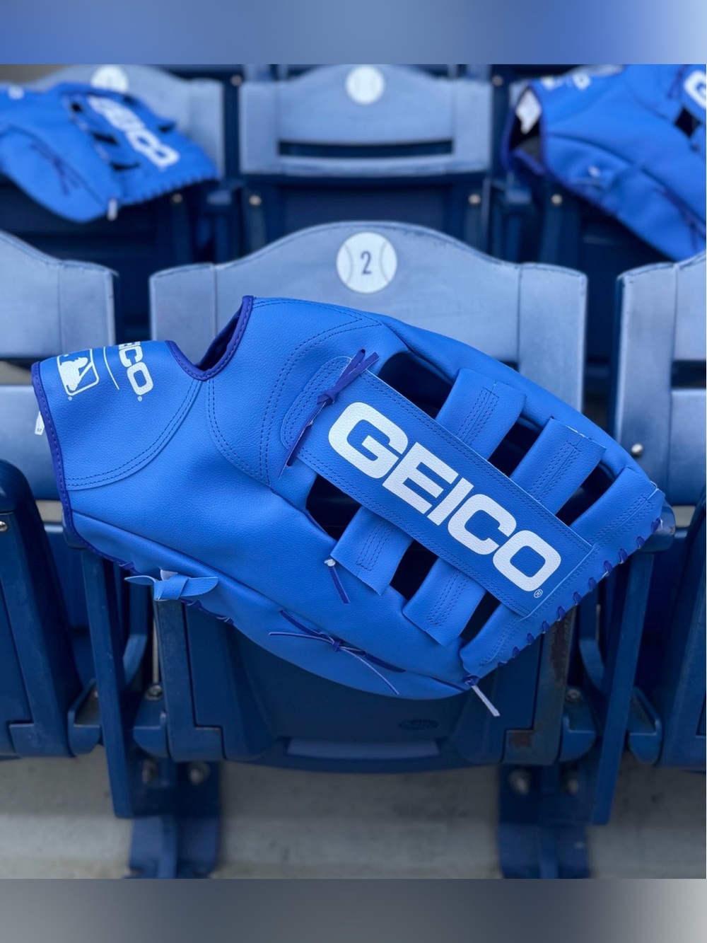 NEW✨ Homerun Derby Giant Baseball Glove